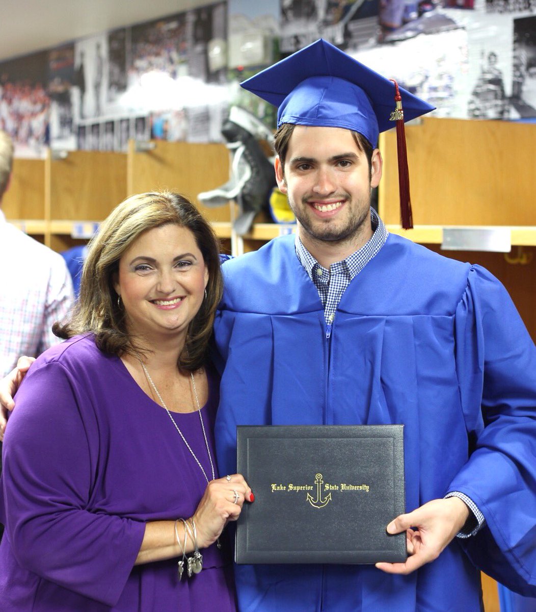 LisaDrap's tweet photo. Congrats to all the Lake Superior graduates! 😊🎓 We're so proud of you, Eric! ❤️ @HockeyLSSU @drapsondeck #lakers https://t.co/hYXDTB0q6U