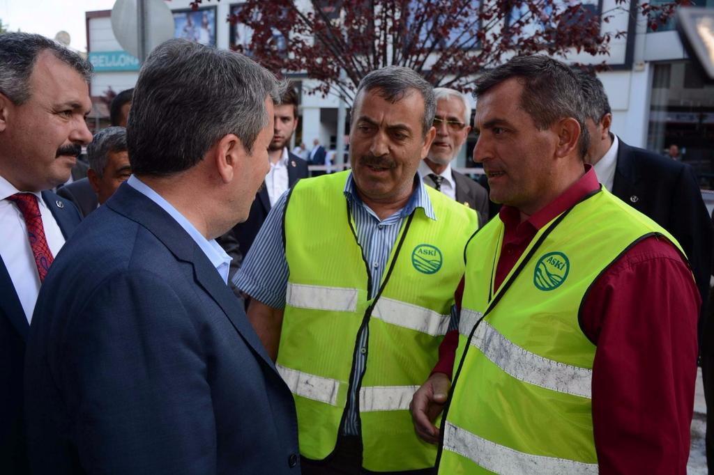 Alınteri ile anasının aksütü gibi rızkını kazanan tüm işçi/emeklilerimiz in  1 Mayıs İşçi Bayramı'nı tebrik ederim.