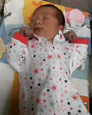 Rafael_4412's tweet photo. Su primer mes... #CDVH #REVR Camila <3 https://t.co/1VixIeuf4z