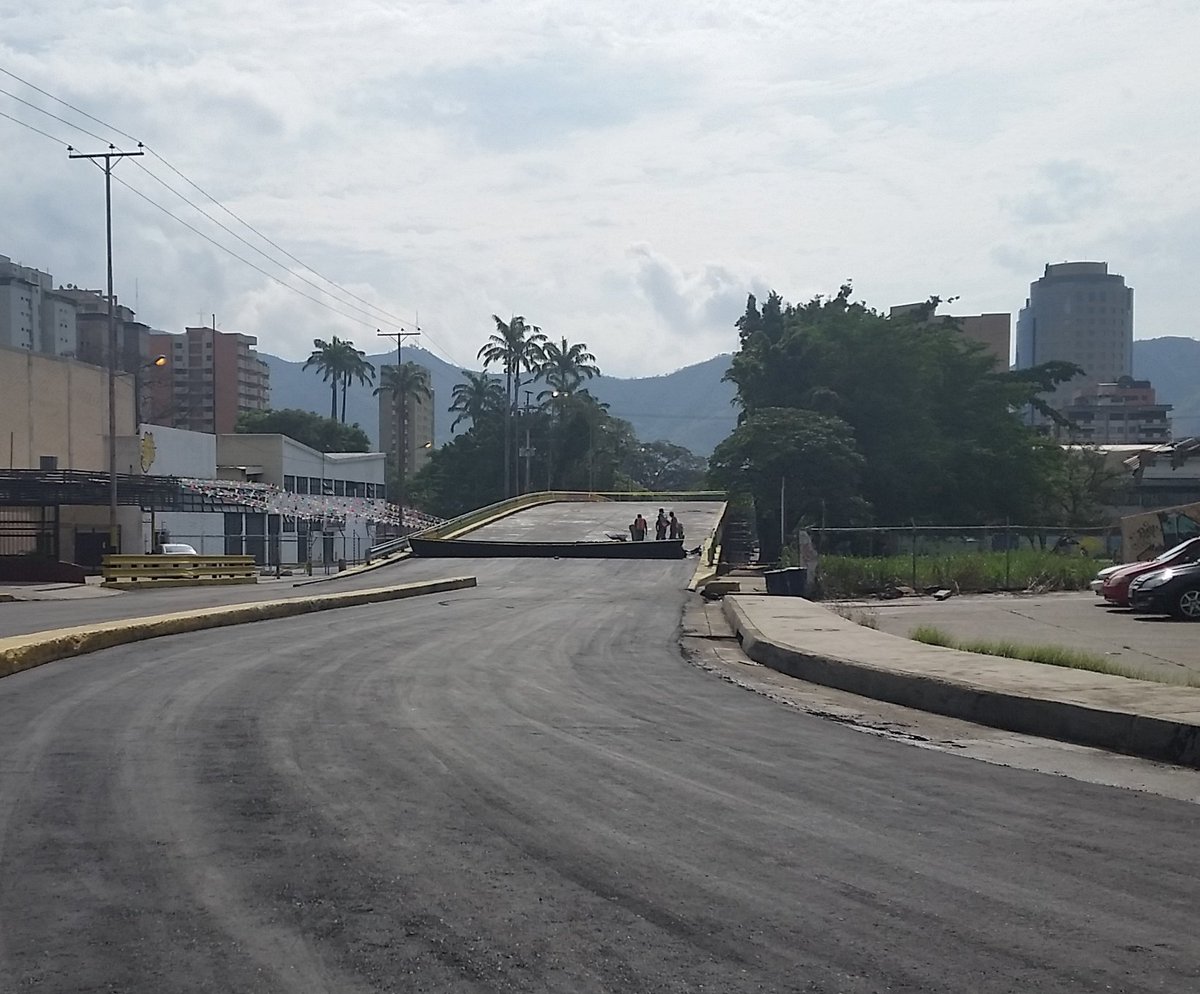 JESUSESA's tweet photo. ALCALDE @miguelcocchiola L@S
ALUMNO@S del LOURDES están sin
CLASES por la Contaminación de los
TRABAJOS del ELEVADO https://t.co/hL332Yq2KK