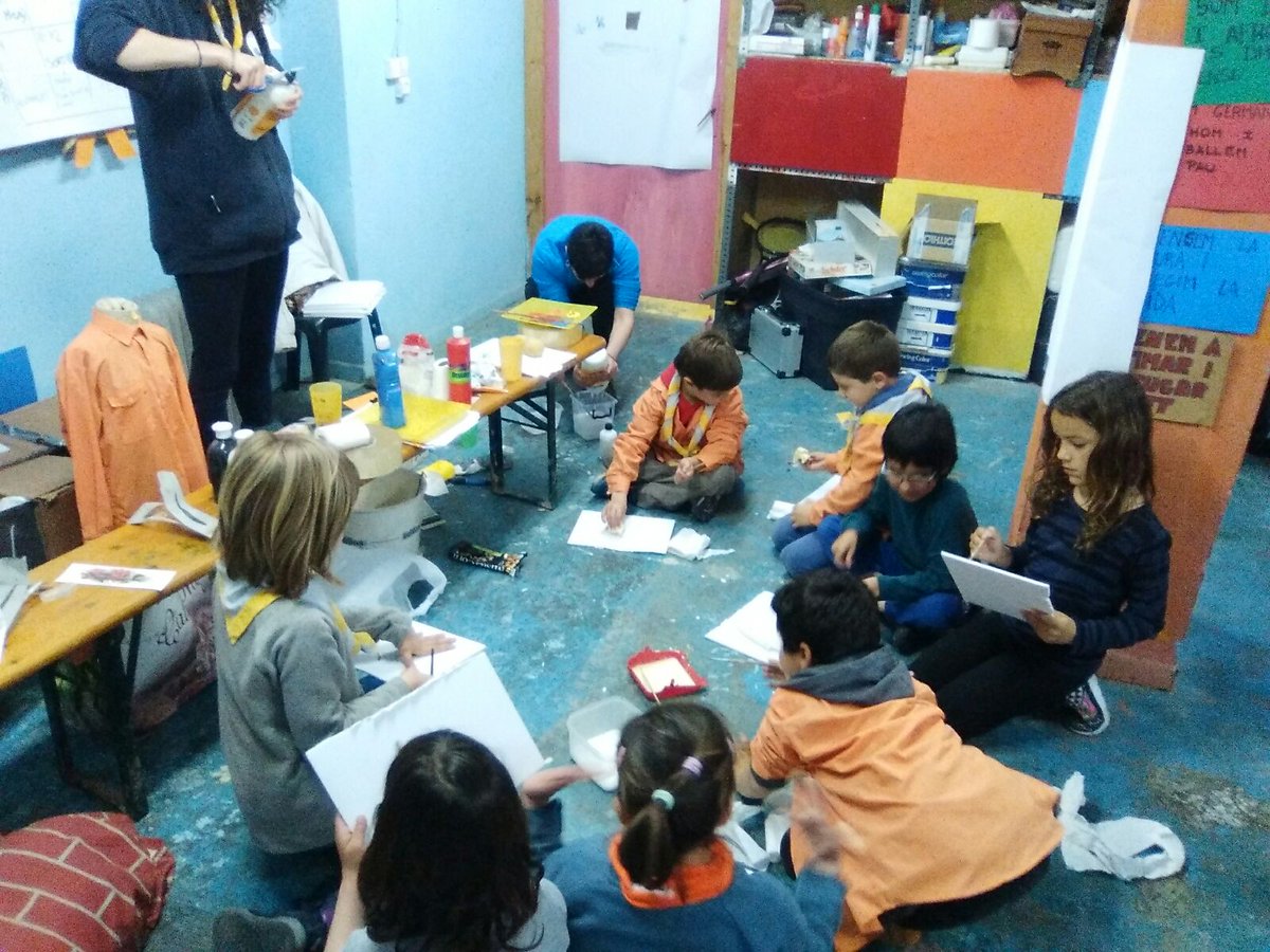 CauVistaAlegre's tweet photo. Els #Cills també hem començat el projecte: ja som uns artistes pintant!! #ProjecteIsComing #SócDeCau https://t.co/ggWMgxvu7M