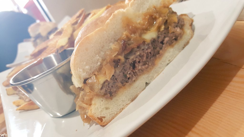 Stickyrickysyyc's tweet photo. And the burger fantastic! Thx @AglioeOlio_ @CaponesStrada #capinas https://t.co/n9bXRgrbBz