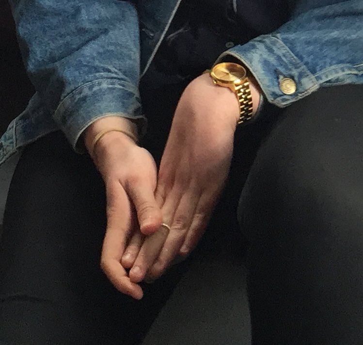 itslib_'s tweet image. What the actual fuck is my hand? #longaf