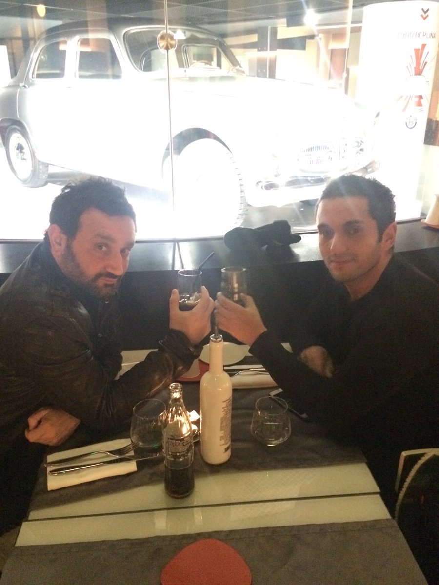 Cyrilhanouna's tweet photo. En love de ouf avec @MalikBentalha au Resto ! Prends ca dans ta gueule @CamilleCombal et @Mdelormeau https://t.co/nsDl7qXaMI