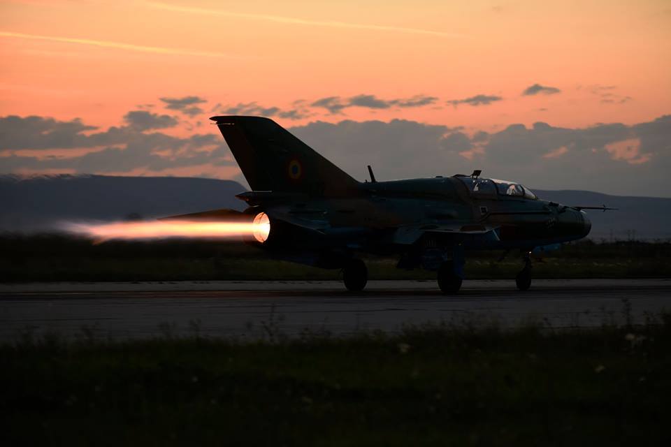 KaptanHindustan's tweet image. Some of my favourite smoking hot booty.