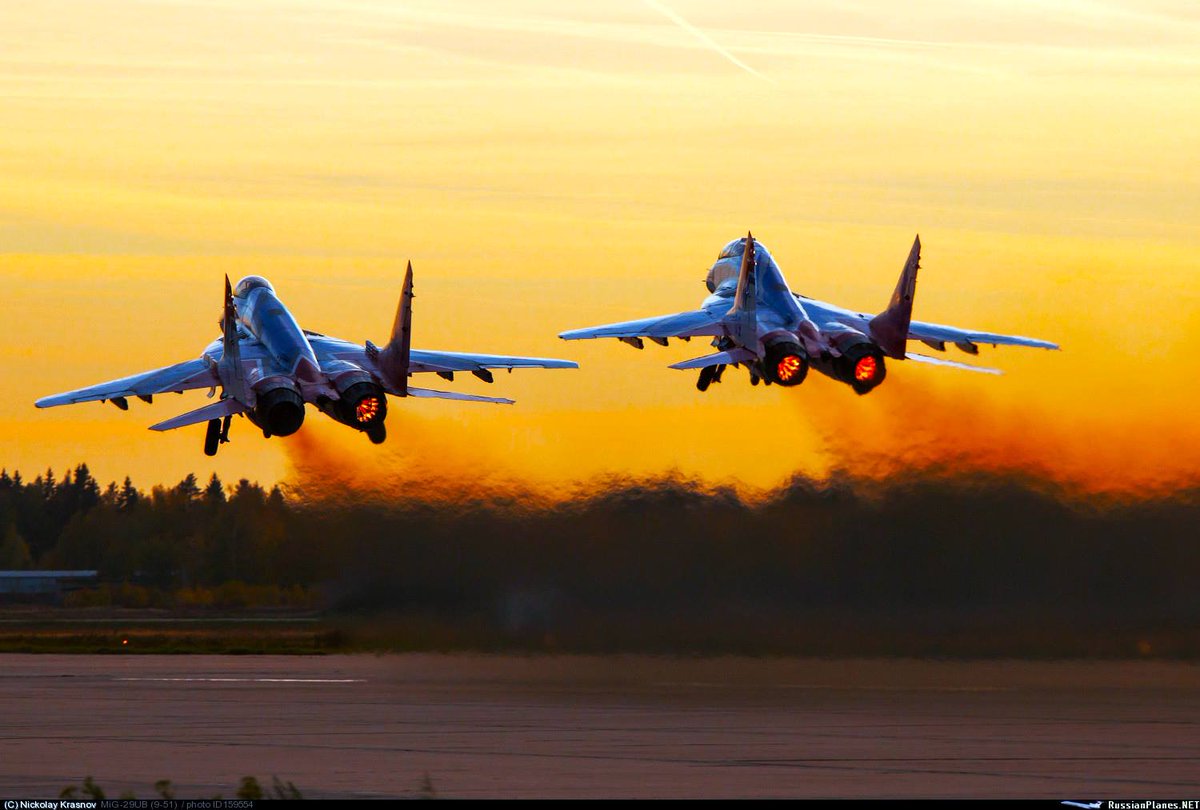 KaptanHindustan's tweet image. Some of my favourite smoking hot booty.