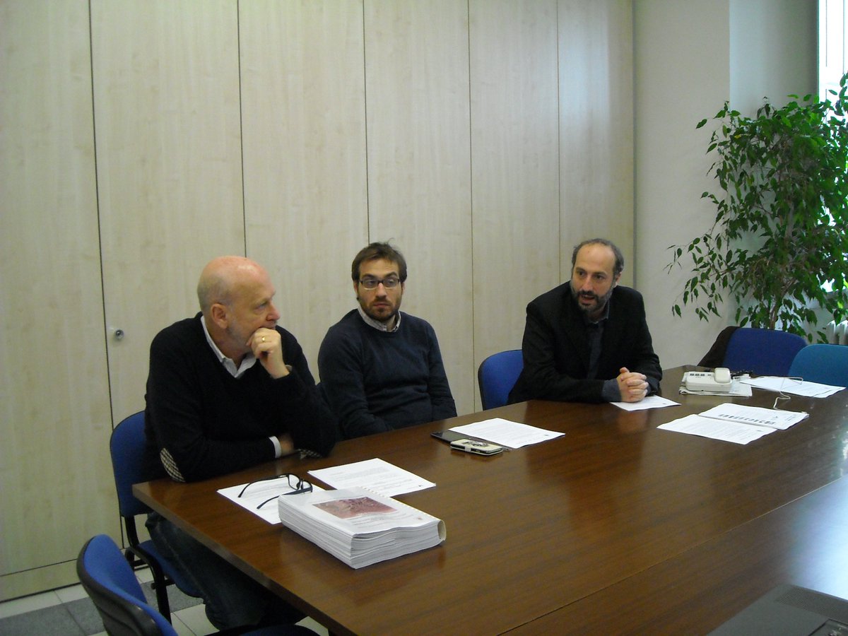 Consulenza e informazioni sui bandi comunitari. Attivo in <a href="/ComunediFermo/">Comune di Fermo</a> 
lo #SportelloEuropa.