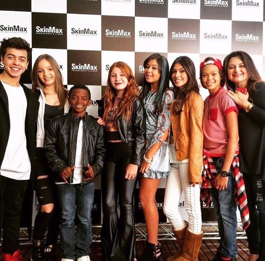 chiquititsinfo's tweet photo. Fernanda Concon Gustavo,Pedro, a Anna Livya,Cinthia Cruz, Giulia Garcia ,Kaik Pereira e Carla Fioroni,juntos💗 https://t.co/zVH5u7eCTF