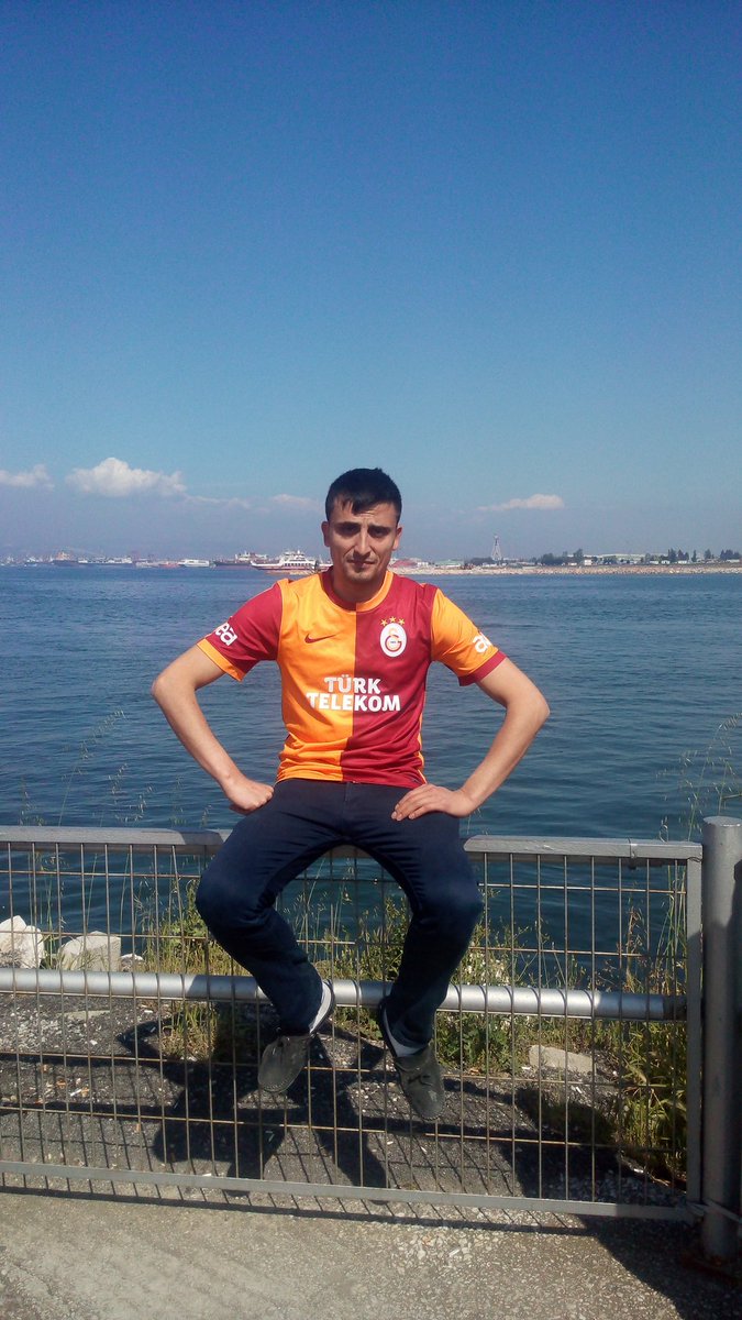 SaffetSevgi2's tweet photo. #beyazfutboluizlerken https://t.co/SVGYrPdY1o