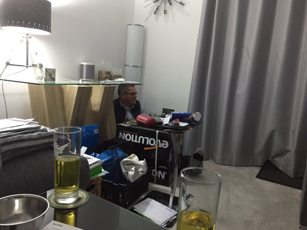 davidswan82's tweet photo. Love the fact my brother is out his brain tonight in corner or the room #thesteets https://t.co/vQijHsH1Rz