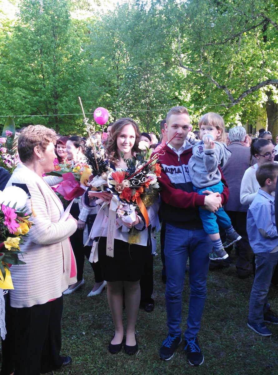 etke97's tweet photo. #brothers #lotofflowers #schoolleavingceremony #iamfinished #beforeGCSE #iamafraid #idonotwant https://t.co/Vah3Mti9kL