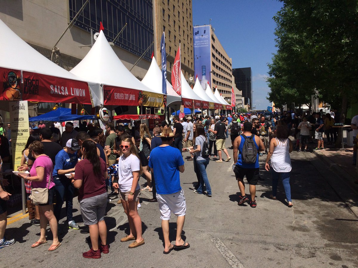chuckbriant's tweet photo. 5000 people @TacoLibreDallas  21 taquerias including @SantoFrijol @myflatlanders https://t.co/2c4W4eMY9i
