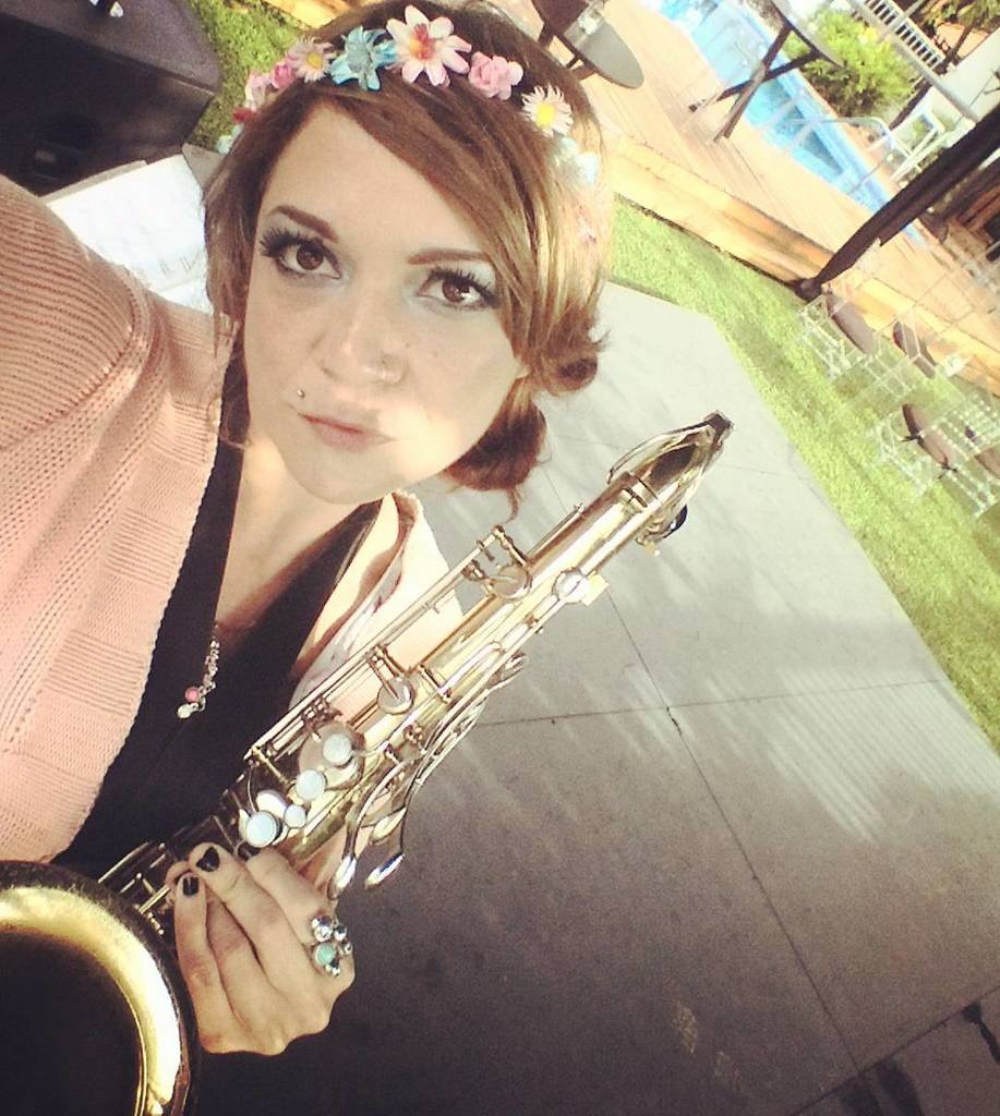 RubyAarciniega's tweet photo. Listo el #soundcheck
Con mi @bossalovers
#saxplayer #sax #love #music #musica #sensualVoice #bossaelectro #bossas… https://t.co/uEnbXJdTdp