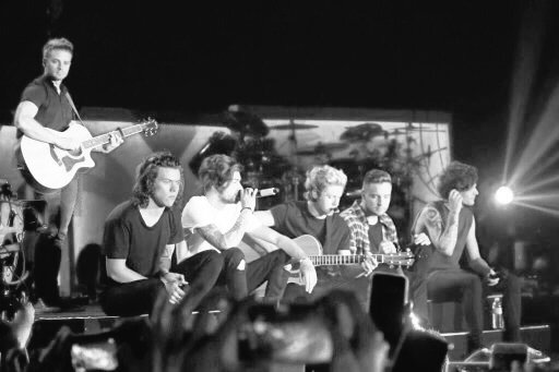 Mi nombre es @sharoncrazylol quiero ganar la sorpresa que me tienen <a href="/WorldNotes1D/">World Notes 1D</a> y <a href="/ZtylesM/">Ztyle Store México</a>
RT&amp;MG Pls!
#ProjectHome