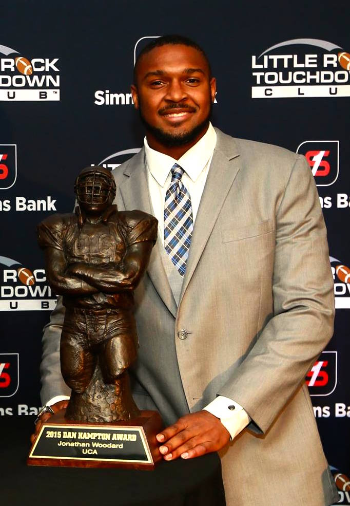 Congrats to 2015 <a href="/LRTouchdownClub/">LR Touchdown Club</a> Dan Hampton Award winner @Woodro_96 from <a href="/UCA_Football/">𝗨𝗖𝗔 𝗕𝗘𝗔𝗥𝗦 𝗙𝗢𝗢𝗧𝗕𝗔𝗟𝗟</a> drafted by the <a href="/Jaguars/">Jacksonville Jaguars</a>