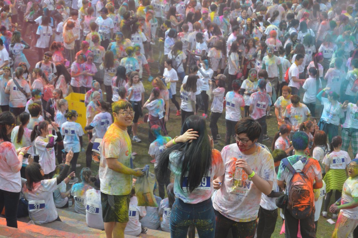 HallamHeard's tweet photo. Photos from today's Student Colour Run! #SheffieldColourRun #sheffieldissuper https://t.co/yiksxwHARm