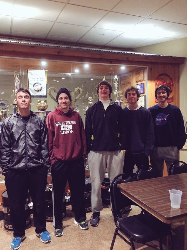 JeremyKrogmann's tweet photo. A little rain didn't stop us today. 4x8 finished 7th, and we still made it to Smokey D's 🍴 😈@DrakeRelays #MVTF https://t.co/jEos2rkvFb