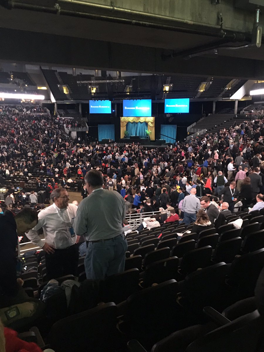 WarrenIngram's tweet photo. Inside the arena at Berkshire AGM, #WarrenonBuffet #SBWI https://t.co/yKHgfoX9SG