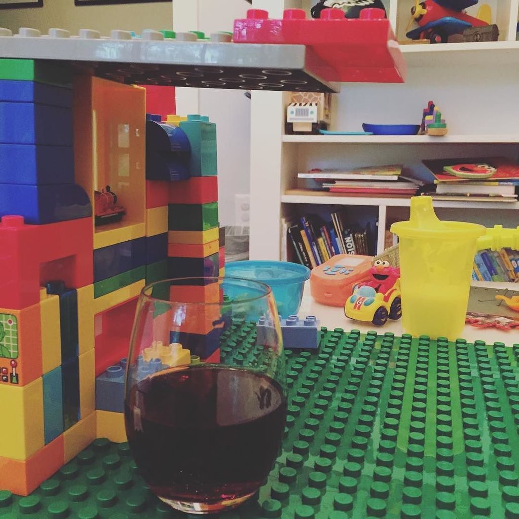 Insta_Lego's tweet photo. https://t.co/p3eDtT3Q7r - abovethefold - #lego + #wine = awesome Saturday night. #parenting #keilb #vanporter https://t.co/otbCh0MI0s