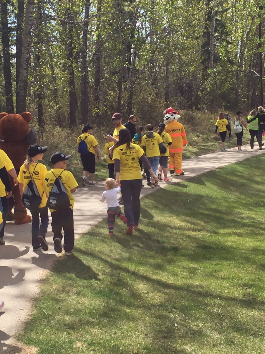 nplewis13's tweet photo. Celebrating safety with our community in support of the @threadsforlife #walkforsafety @Stantec https://t.co/ArNcxJLO53