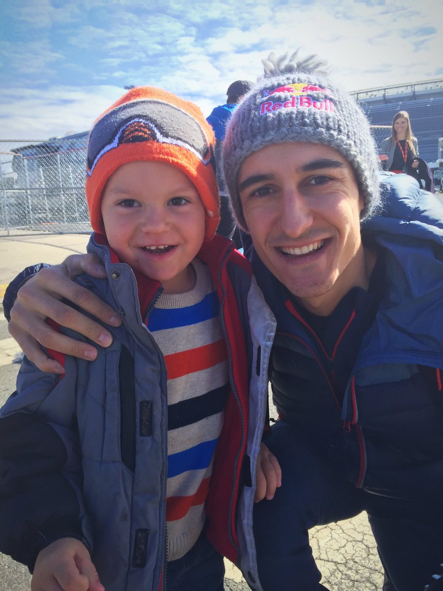 KTM_FAM's tweet photo. Met Marvin Musquin in the parking lot at #MetLife! What a great way to start the day! #supercrosslive #SXonFOX https://t.co/2A2j1k4Aqo