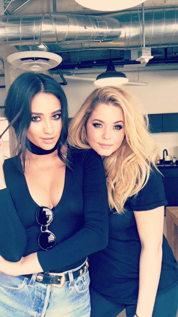 Emison_Alison's tweet photo. RT if you agree @imarleneking #Emison #Sashay https://t.co/hq2gZTj5BX