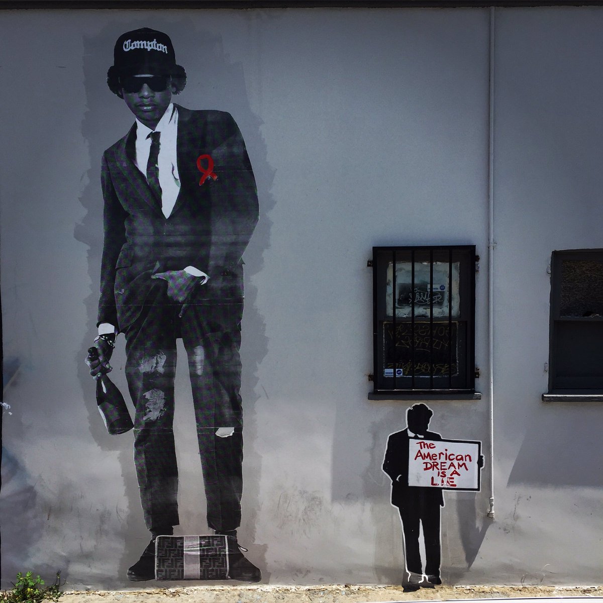 TheGraffHunter's tweet photo. #knowledgebennett #eazyE #killyrslf #americandream #LAstreetart #burnsideave #westadams 📍 https://t.co/zpWJpuHtTf https://t.co/7IX7aV7dCQ