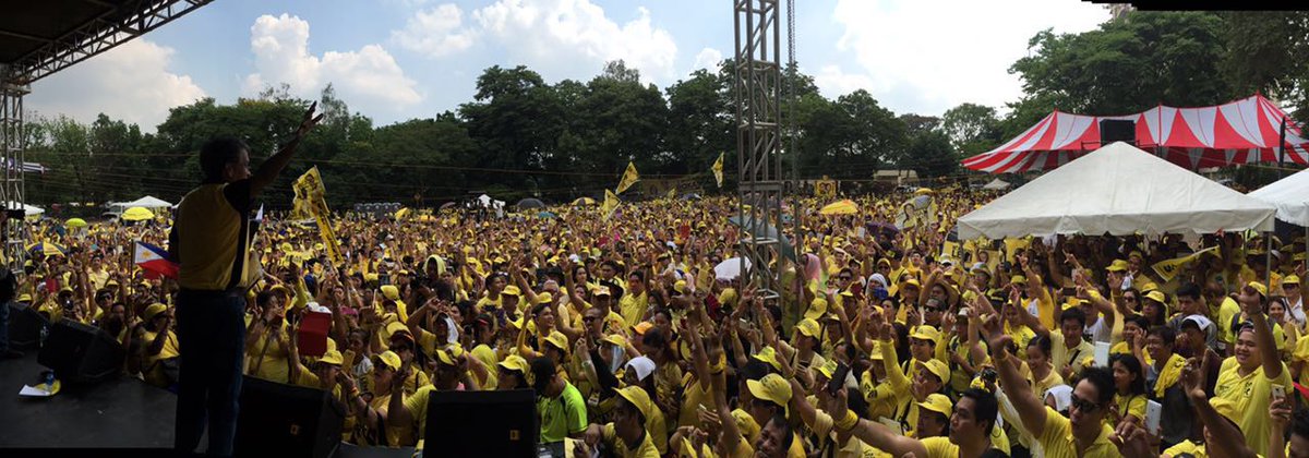 MARoxas's tweet photo. [Adm] Maraming-maraming salamat sa  suporta dito sa Quezon City! Silent majority is silent no more! #RoxasRobredo https://t.co/h1tejGAIbG