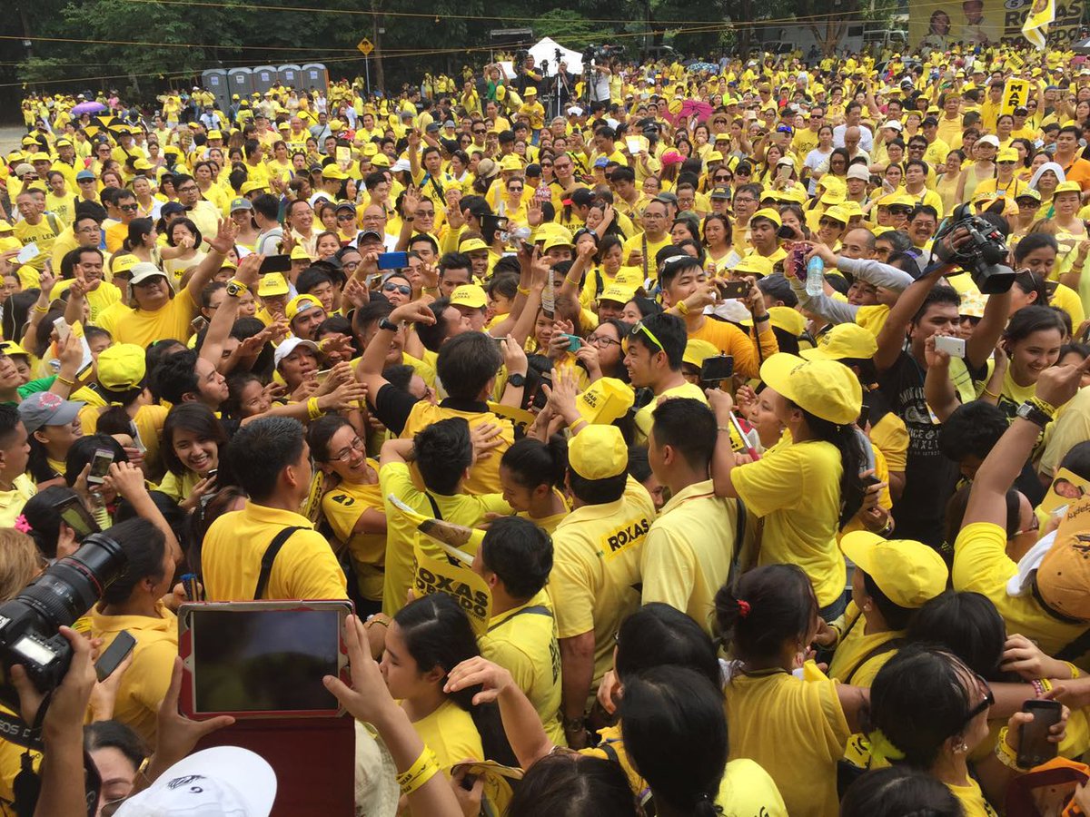 MARoxas's tweet photo. [Adm] Maraming-maraming salamat sa  suporta dito sa Quezon City! Silent majority is silent no more! #RoxasRobredo https://t.co/h1tejGAIbG