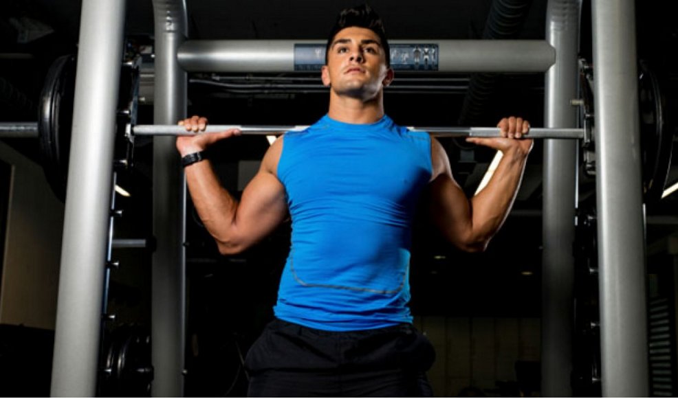 muscle_fitness's tweet photo. For your knees sake, please squat correctly. https://t.co/JtDN2mhVmY https://t.co/IktDtN7HFQ