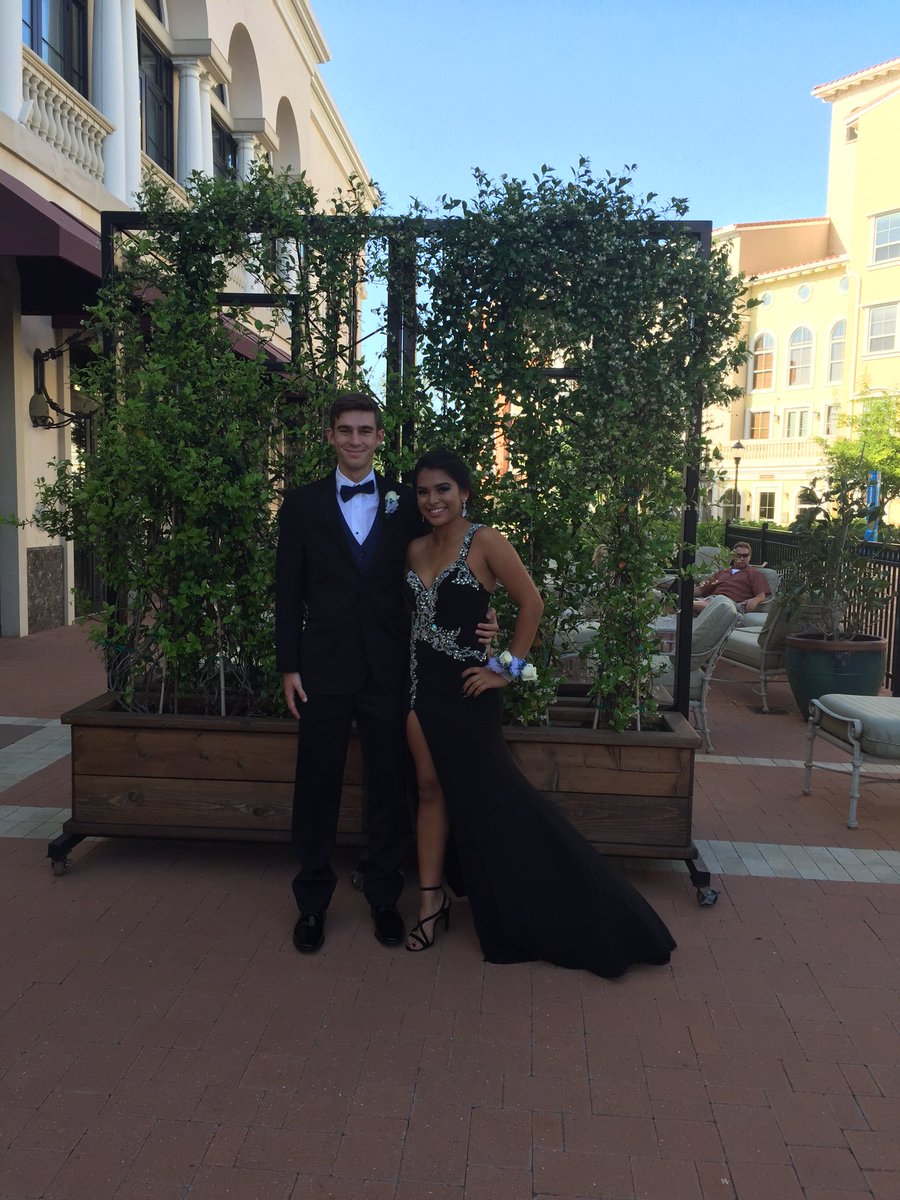 daniel_green_8's tweet photo. Just the beginning of this great day with my beautiful prom date 💃🏽😋 @vessacoss https://t.co/YzAZw1QfLW