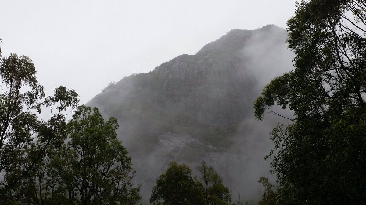 Two hikers forced to spend the night on #MtBeerwah are still stranded with poor weather hampering rescue efforts.