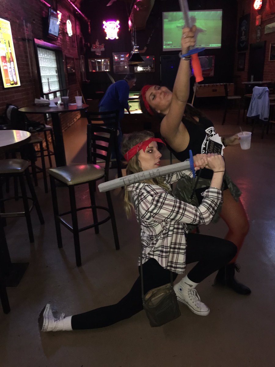 bnavvvv's tweet photo. Dear Twitter,
SOS send help
Sincerely,
my right leg https://t.co/24k9gU2ZGI