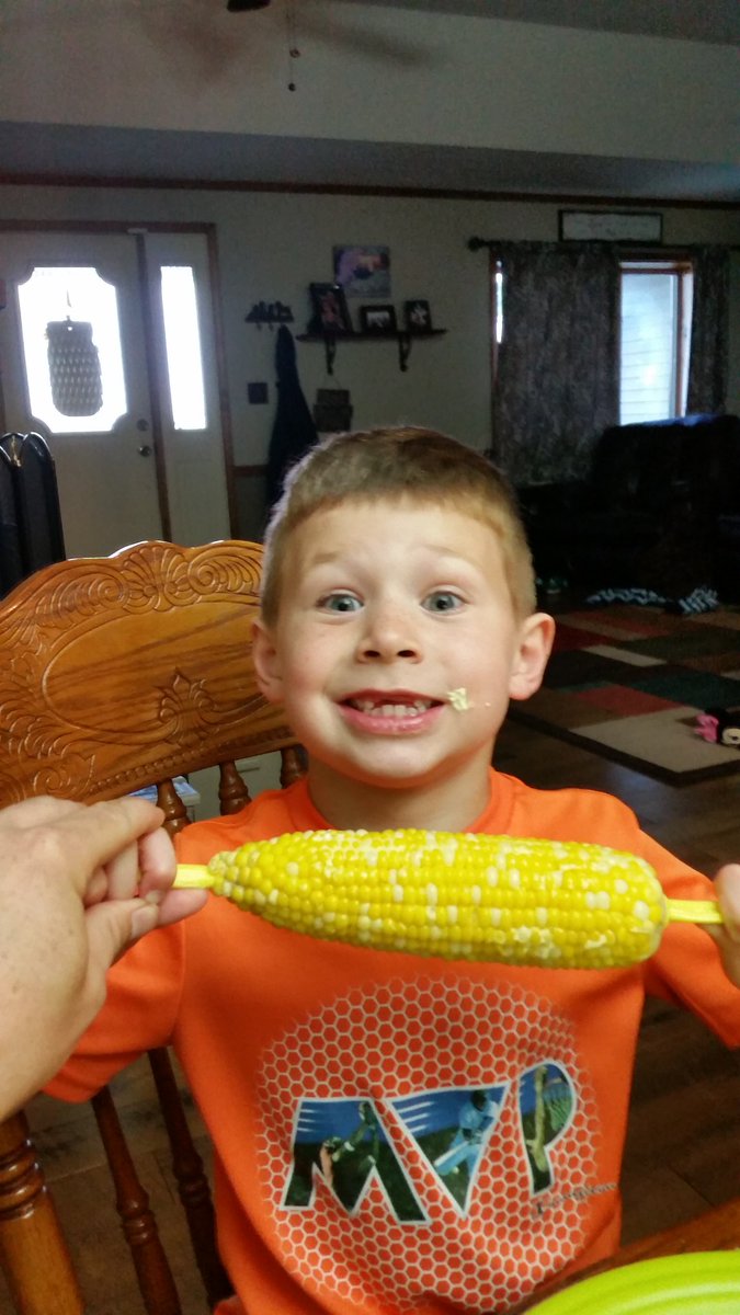 greg_hambrick's tweet image. This is was a bad idea.... #twofrontteeth