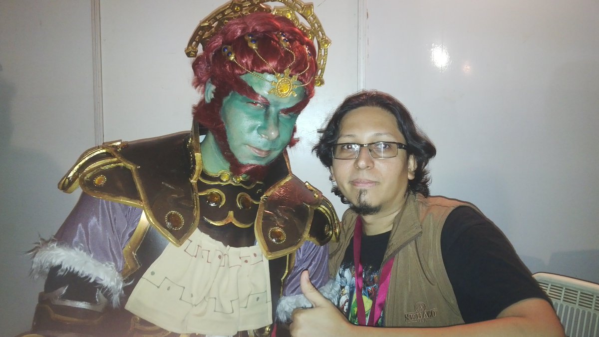 c_fotoblog's tweet photo. #CFOTOBLOG + @WhatEverMyBro #icenbluerose @Sacrossanct @cosplayvzla #invitados 👍 @VLNComicCon https://t.co/25Sj5Rwy3w
