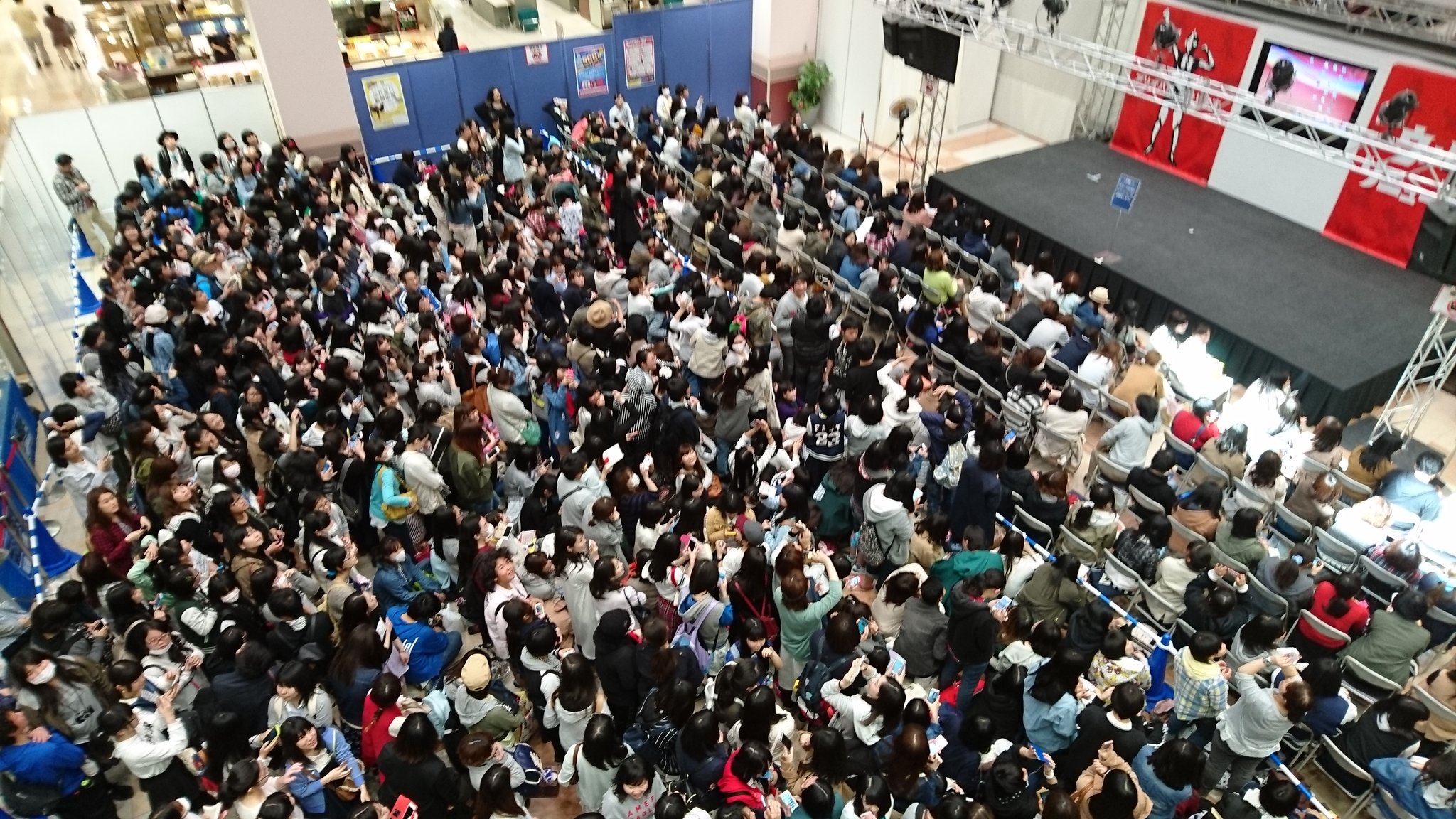 西川いちご 総受け溺愛 アリオ八尾 9時オープンですが この人数 人やばいー 梶裕貴 梶 トークショーイベント T Co Zl7xbgbbhd Twitter