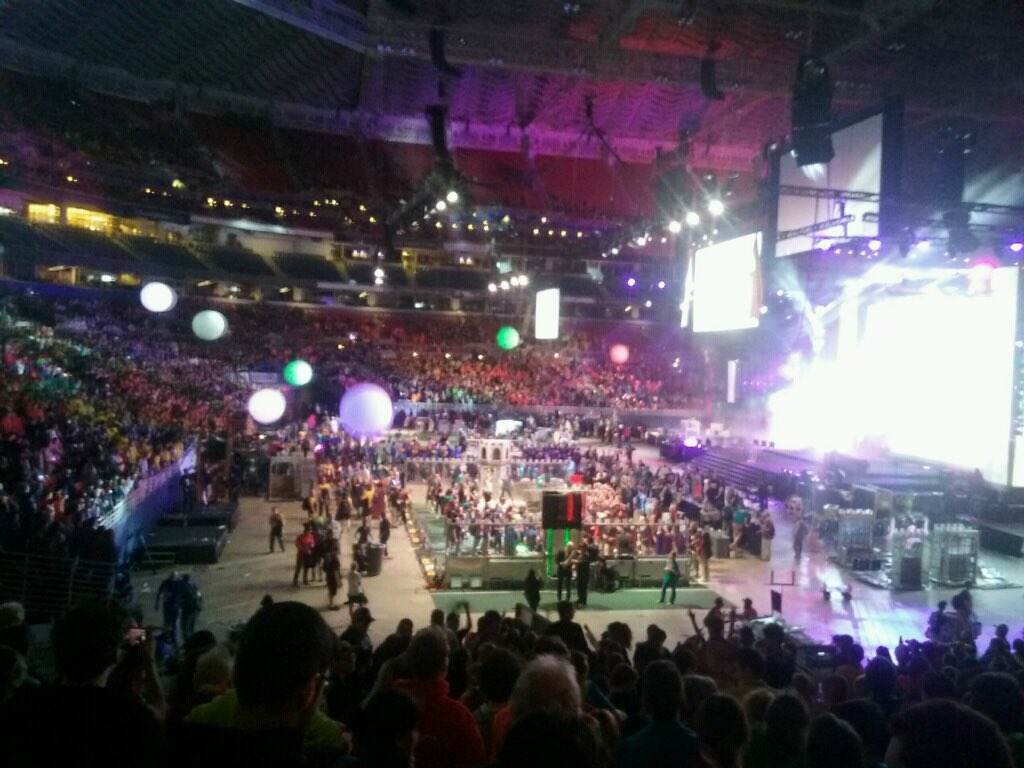 MidnightCicadas's tweet photo. "It's crazy here" says mentor Jenn Enjoy the close to #FIRSTChamp2016๐ฅ https://t.co/fengk0lqbG
