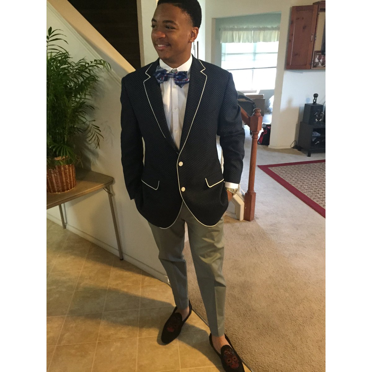 BabyShine_itf's tweet photo. In honor of Skyline prom tonight #SkylineProm #Prom2015 https://t.co/TJ7F6NbNd5