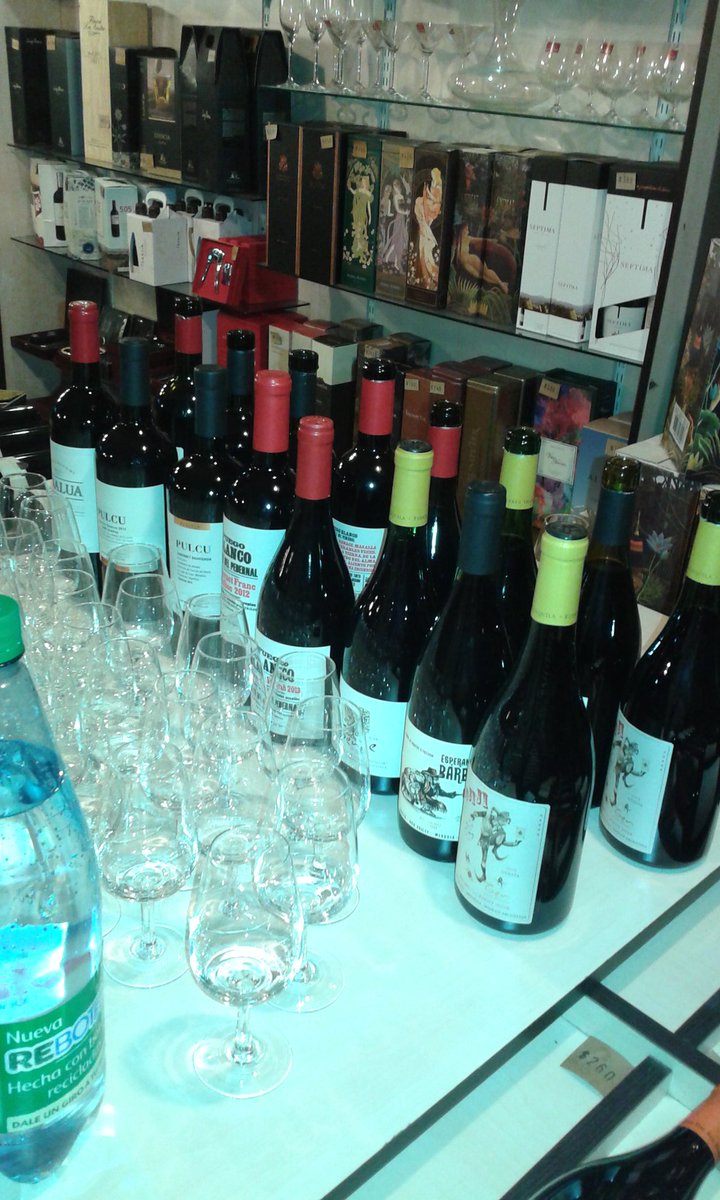 OzonoDrinks's tweet photo. Sabado de degus en @BarrelVinos con @CamilaSciaini @geramichelini @micheliniwine @david_bonomi y @ValleDePedernal https://t.co/yAYfuektIH