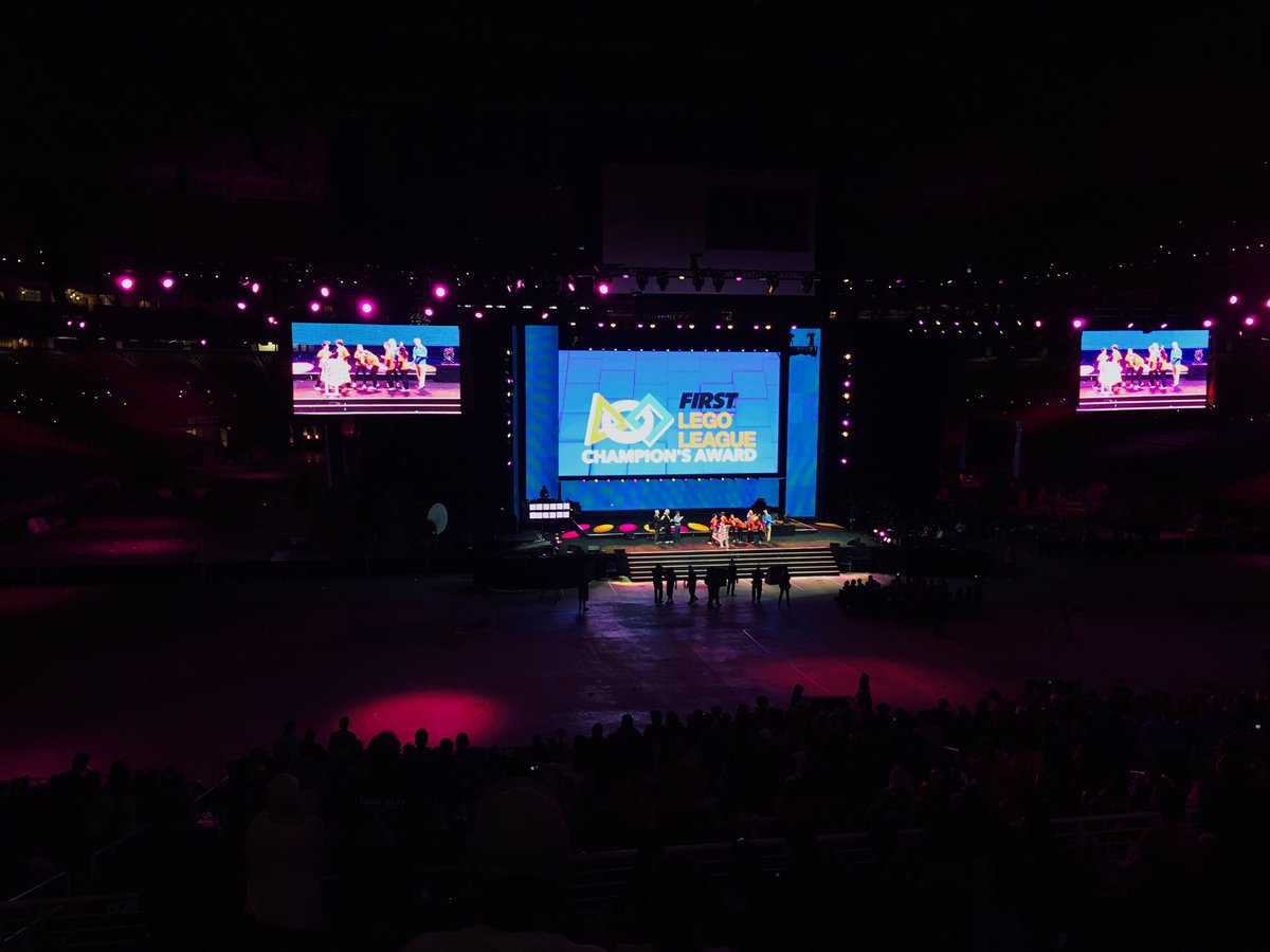 MTRecycles's tweet photo. OH HAI, INCREDIBOTS! WAHOO! #fll #FIRSTChamp #omgrobots https://t.co/OJVnEEFHbk