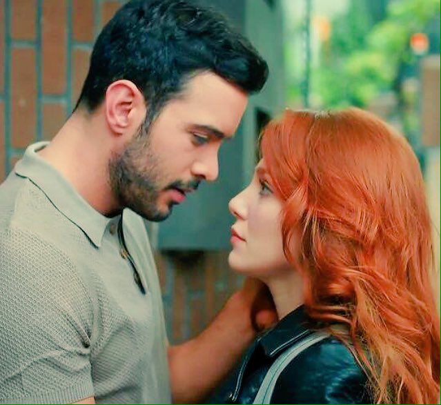 YldzAsude's tweet photo. Bu gece ayın altındaki en mutlu kız yine benim 🌙😍 hayırlı geceler 👋🏼 #KiralıkAşk https://t.co/wfrcImNFgI