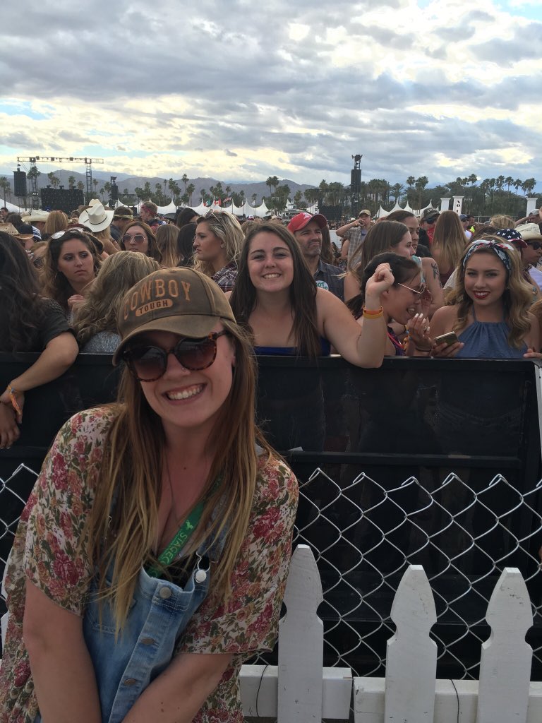 haleyydeskinss's tweet photo. ahhh!! so so good to see you cutie!!!! ❤️❤️❤️❤️@cassidynicole22 https://t.co/cLzygtDmTo