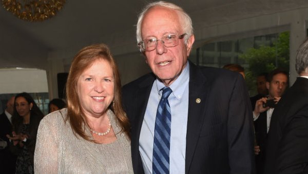 FreedomFriesInc's tweet photo. #IfYouSee this guy at the #WHCD he may need to get an #InaugurationTux
#FeelTheBern phonebank #IN #WV #KY #OR #CA https://t.co/r8JzSgg4E0