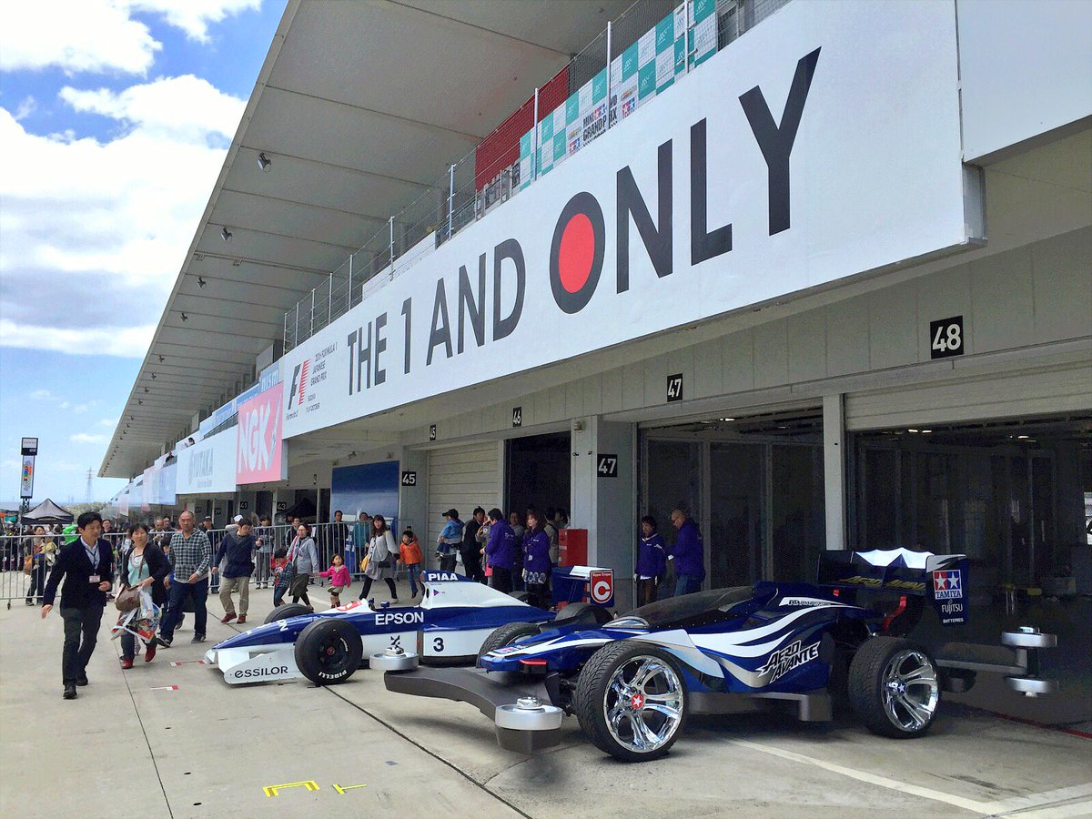 ミニ四駆 タミヤ公式 Pa Twitter 鈴鹿サーキットのピットから出て来た1 1ミニ四駆エアロアバンテとf1マシン ティレル019です Mini4wd