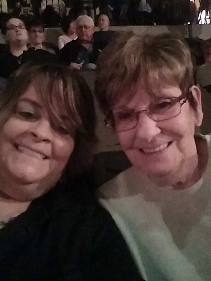 #having fun at the allan jackson concert with mon