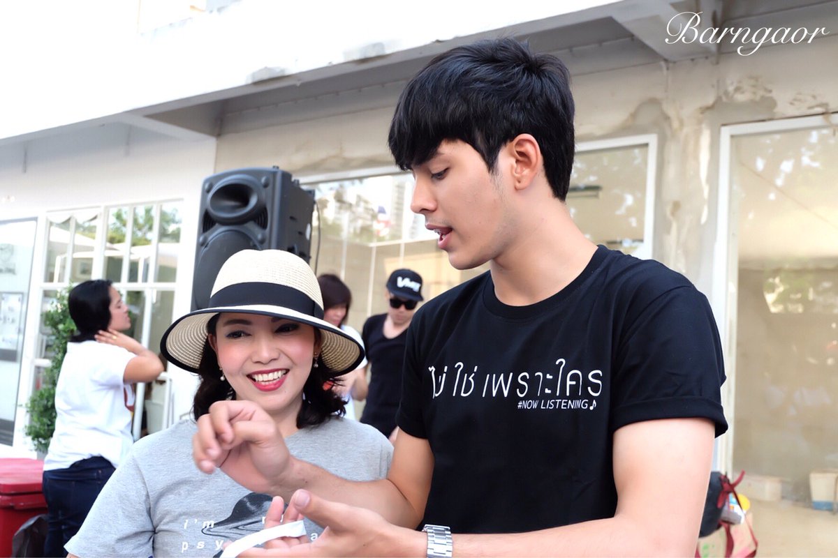 Barngaor139's tweet photo. @MariewAF12 จัดร้านไป คุยไป หัวเราะไป เป็นมุมเผลอๆ ละกัน #singforfriends #ริวจิ #มาริวกิ้ว https://t.co/x3R3FbdLDF