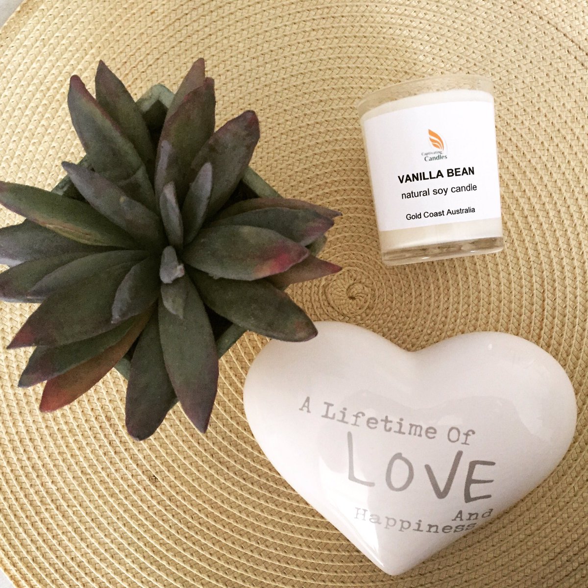 CaptivatingCand's tweet photo. A classic favourite is back in stock "Vanilla Bean " soy candle - yum https://t.co/bPMtaWOIEs
