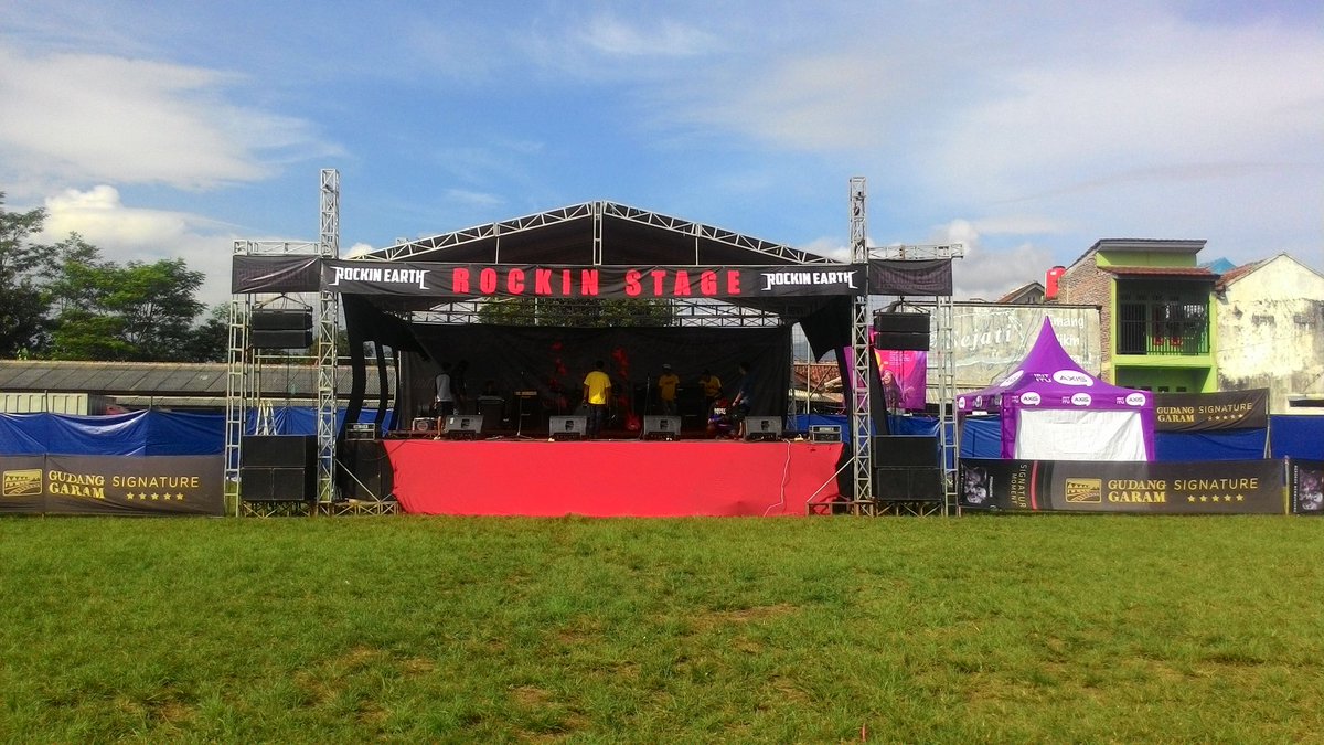 The rockin stage, today with @necturametal and more at lap.bola kasomalang <a href="/kotaSUBANG/">IG kotasubang</a>