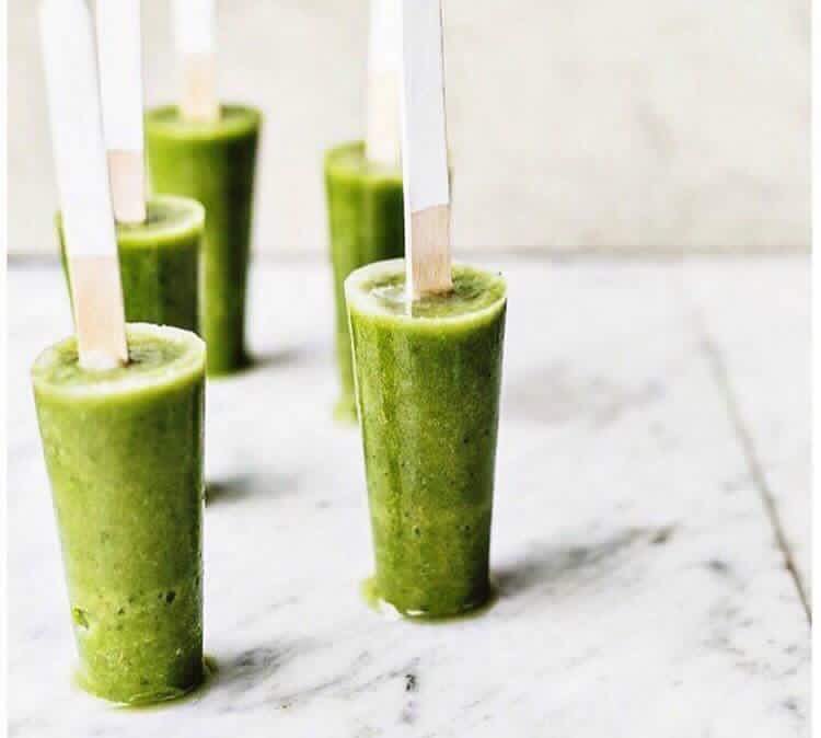 Who would LOVE to detox their body daily by eating Popsicles?! 🙋🏼
#greens #fruits #veggies #detox #natural