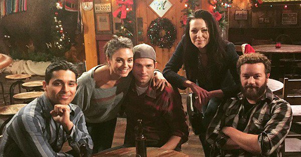 enews's tweet photo. Just hangin' out: Most of That '70s Show cast reunited and here's a picture to prove it: https://t.co/2o6zEQQFGn https://t.co/nHWPJkHKlO